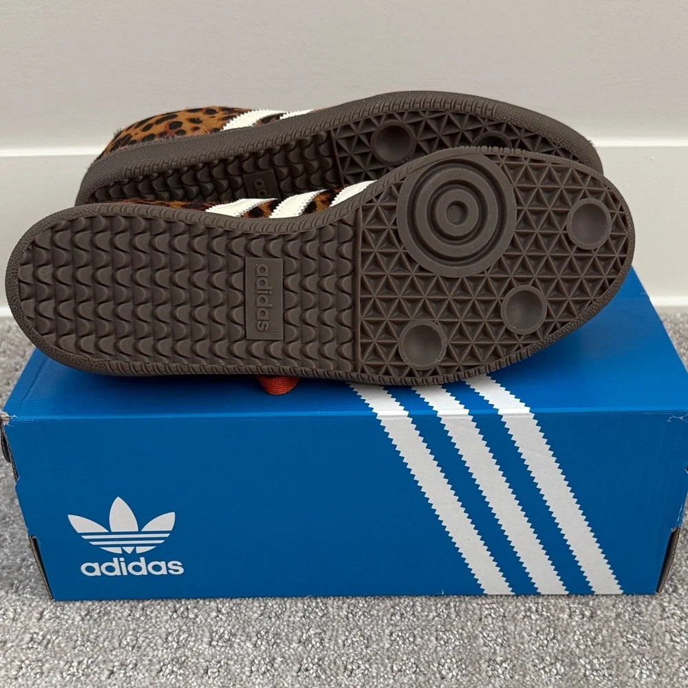 NEW - Adidas Samba OG Leopard Sneakers with Red Laces - Size 10 - Picture 4 of 4